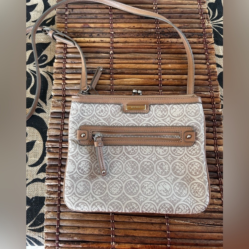 Stylish Tan and Cream Crossbody Bag Nine West